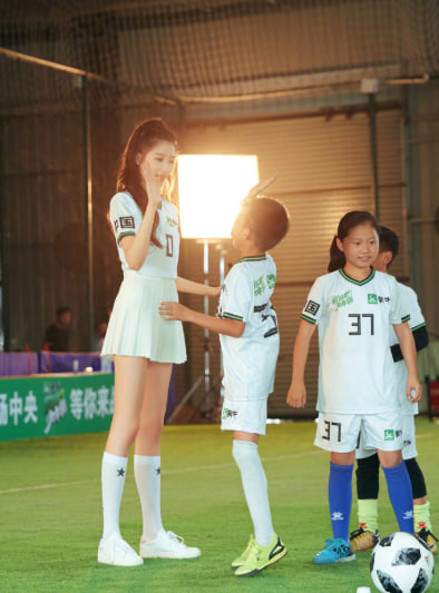 梅西领衔巅峰对决 足球盛宴燃爆今夏